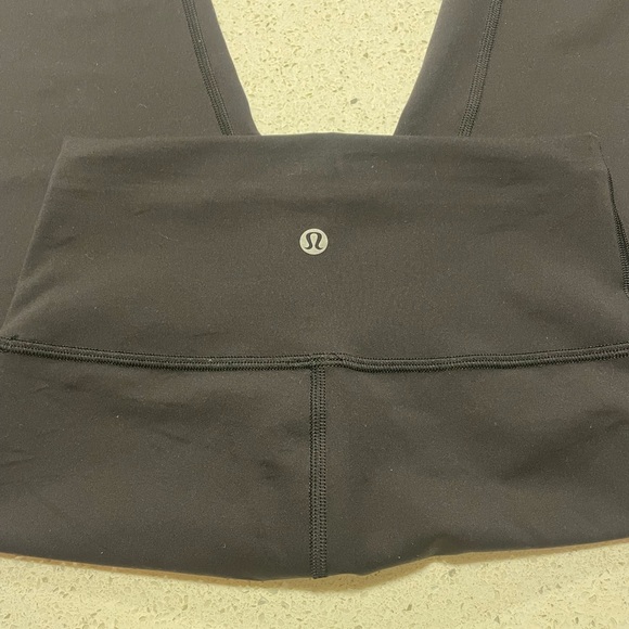 Lululemon cropped leggings - Picture 2 of 3